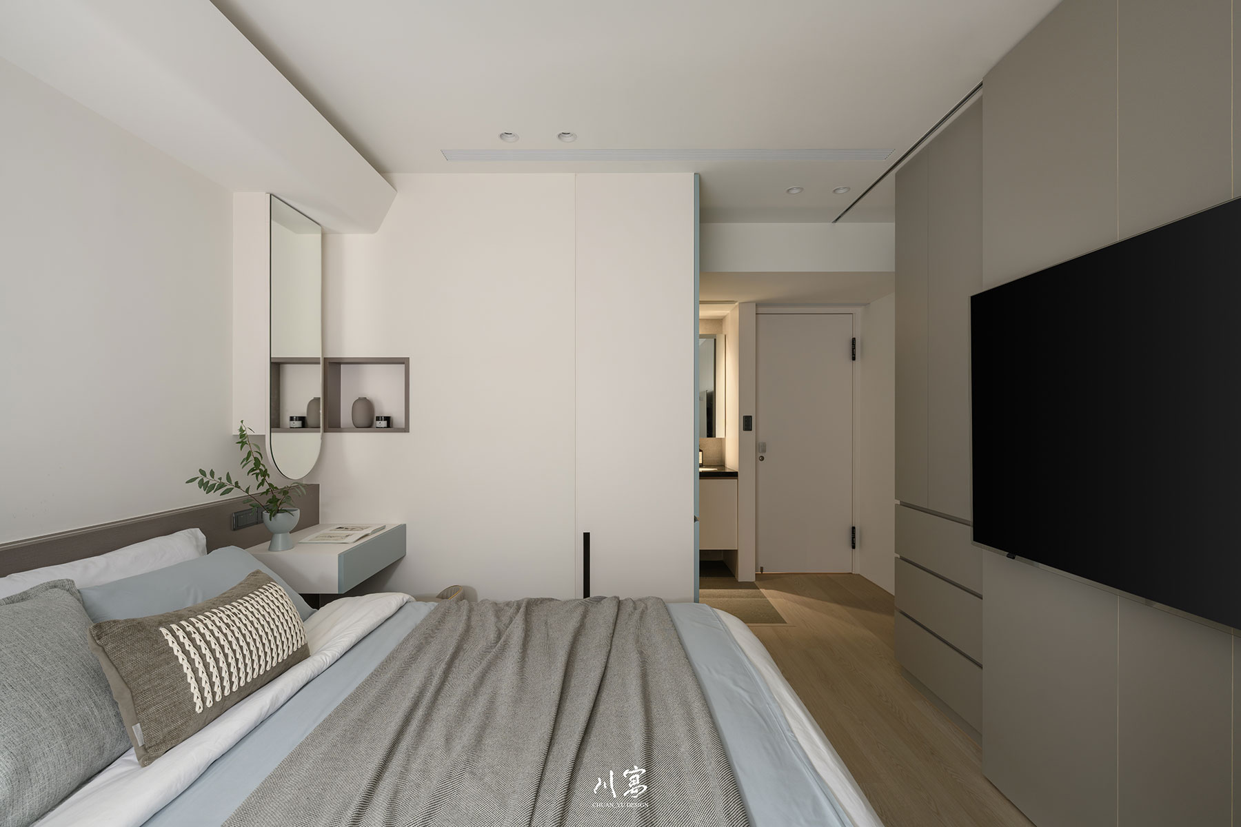 主臥空間設計，以柔和線條與留白構成安靜舒適的休憩氛圍