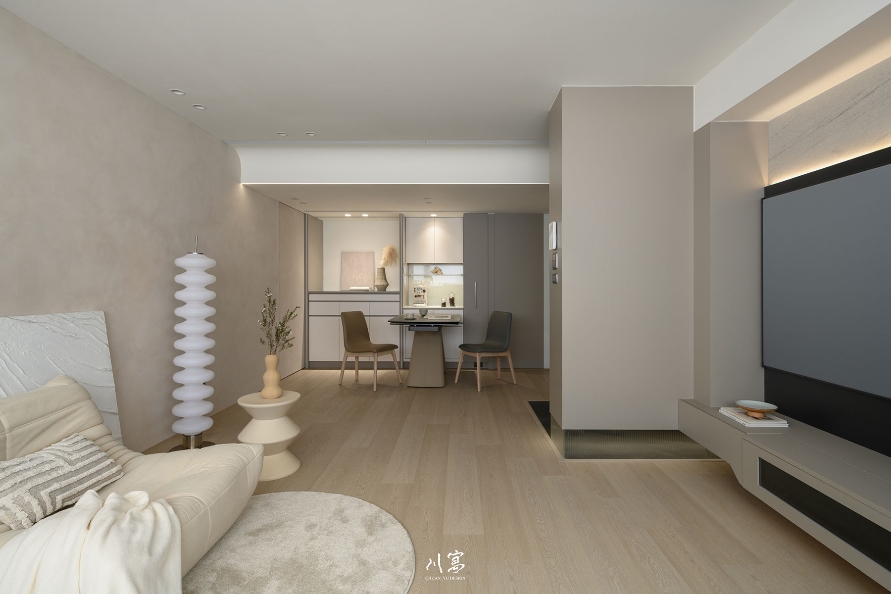 客廳與公共空間串聯視角，木質調與留白比例營造安心放鬆的日常感