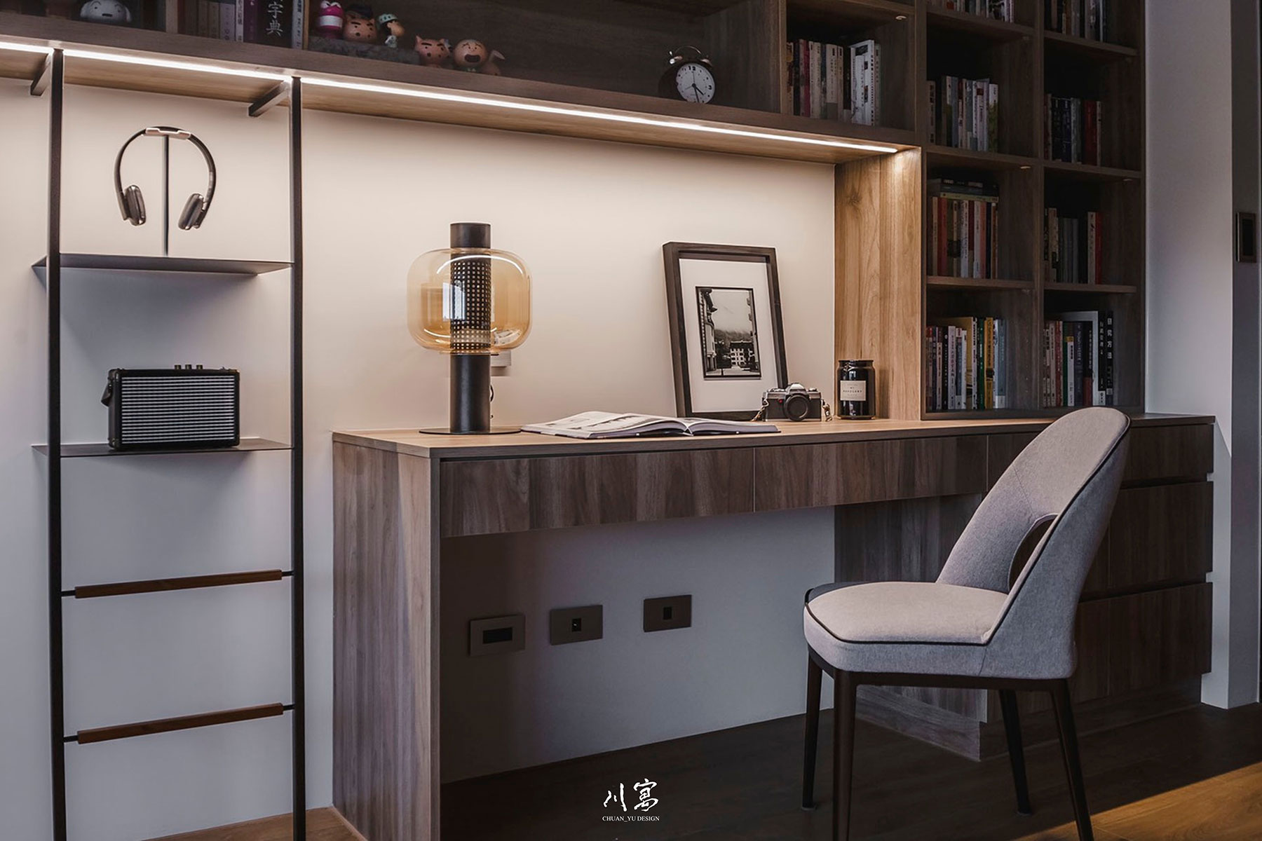 臥房書桌設計，工業風書桌搭配黑鐵件與深色木質，展現個性鮮明的學習空間